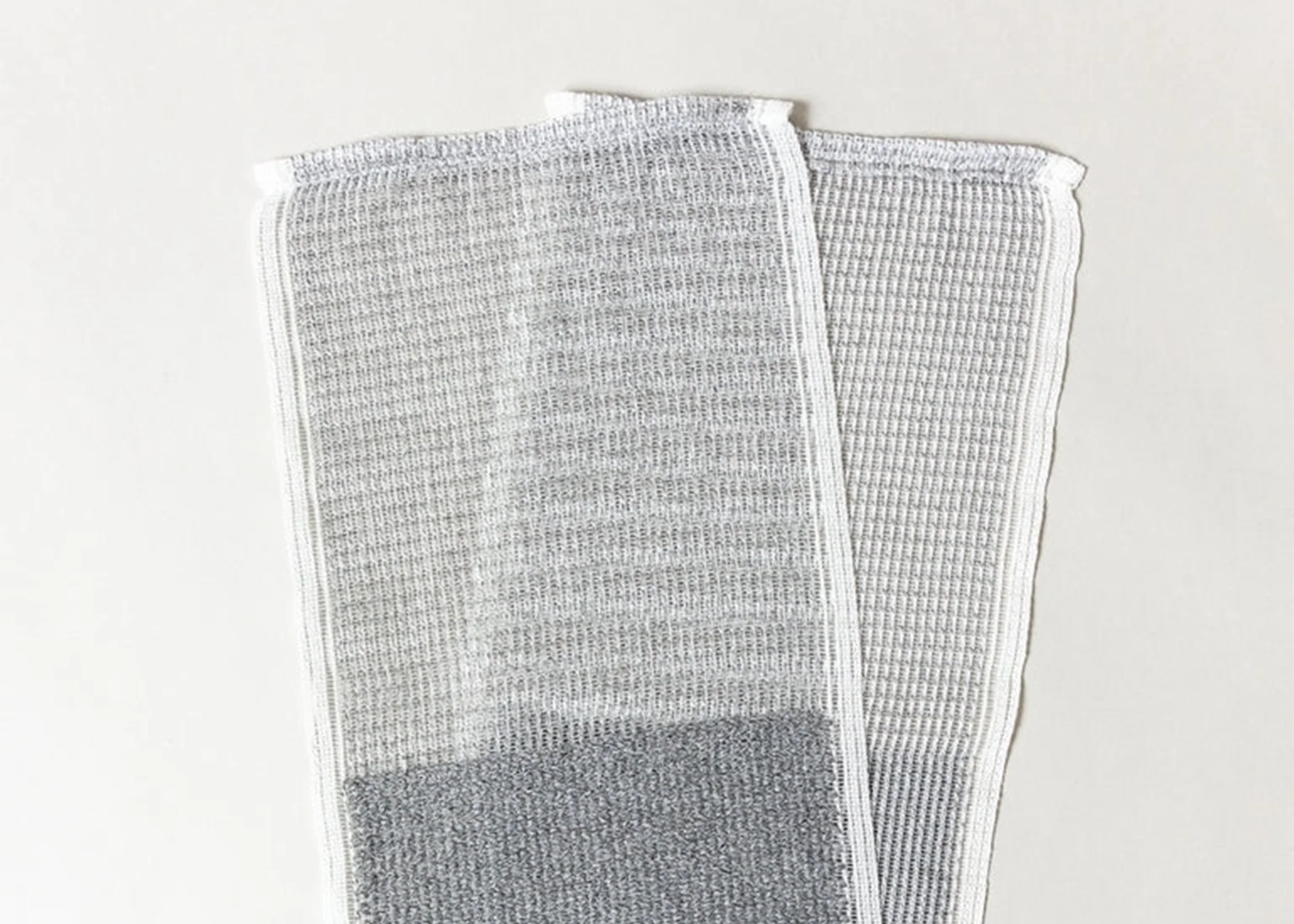 Charcoal Body Scrub Towel - Image 3