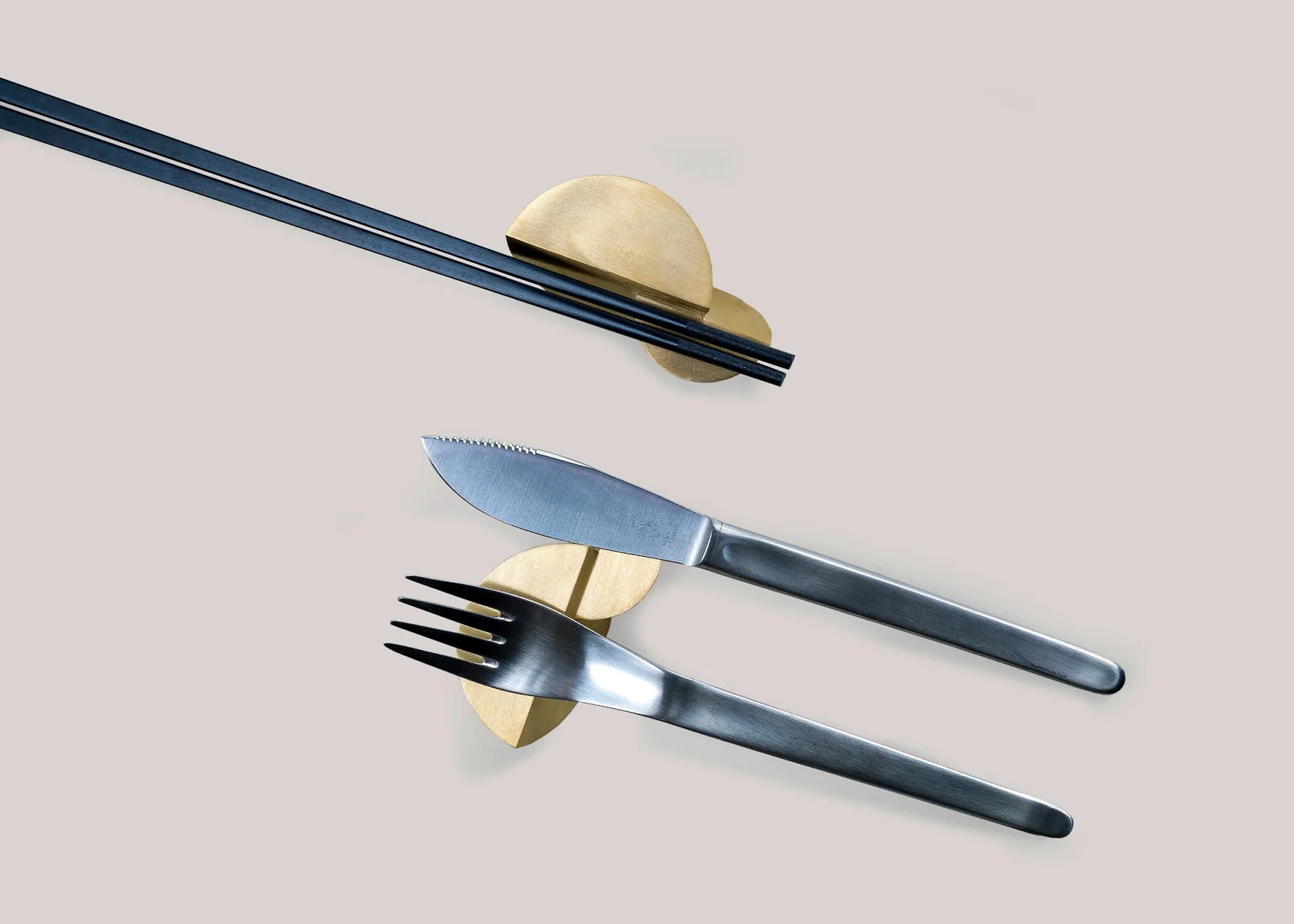 Kaolin Brass Utensil Holder - Image 4