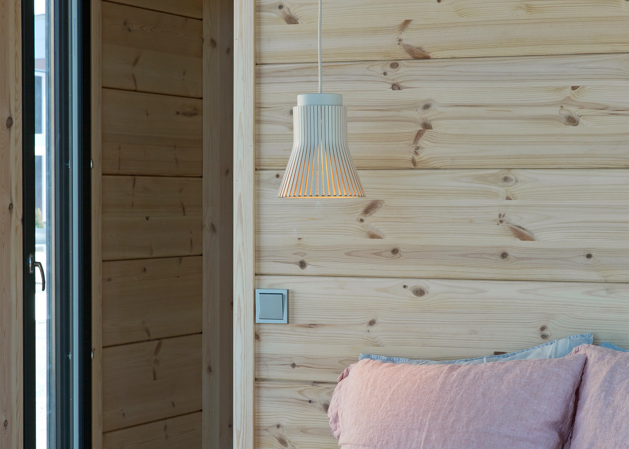 Petite 4600 Pendant - White - Image 3