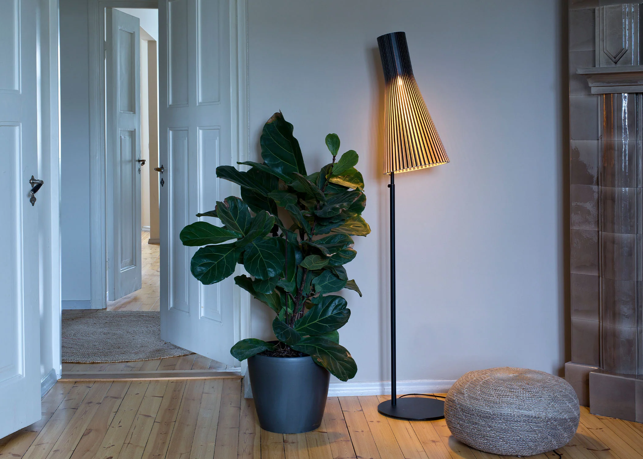 Secto 4210 Floor Lamp - Black - Image 2