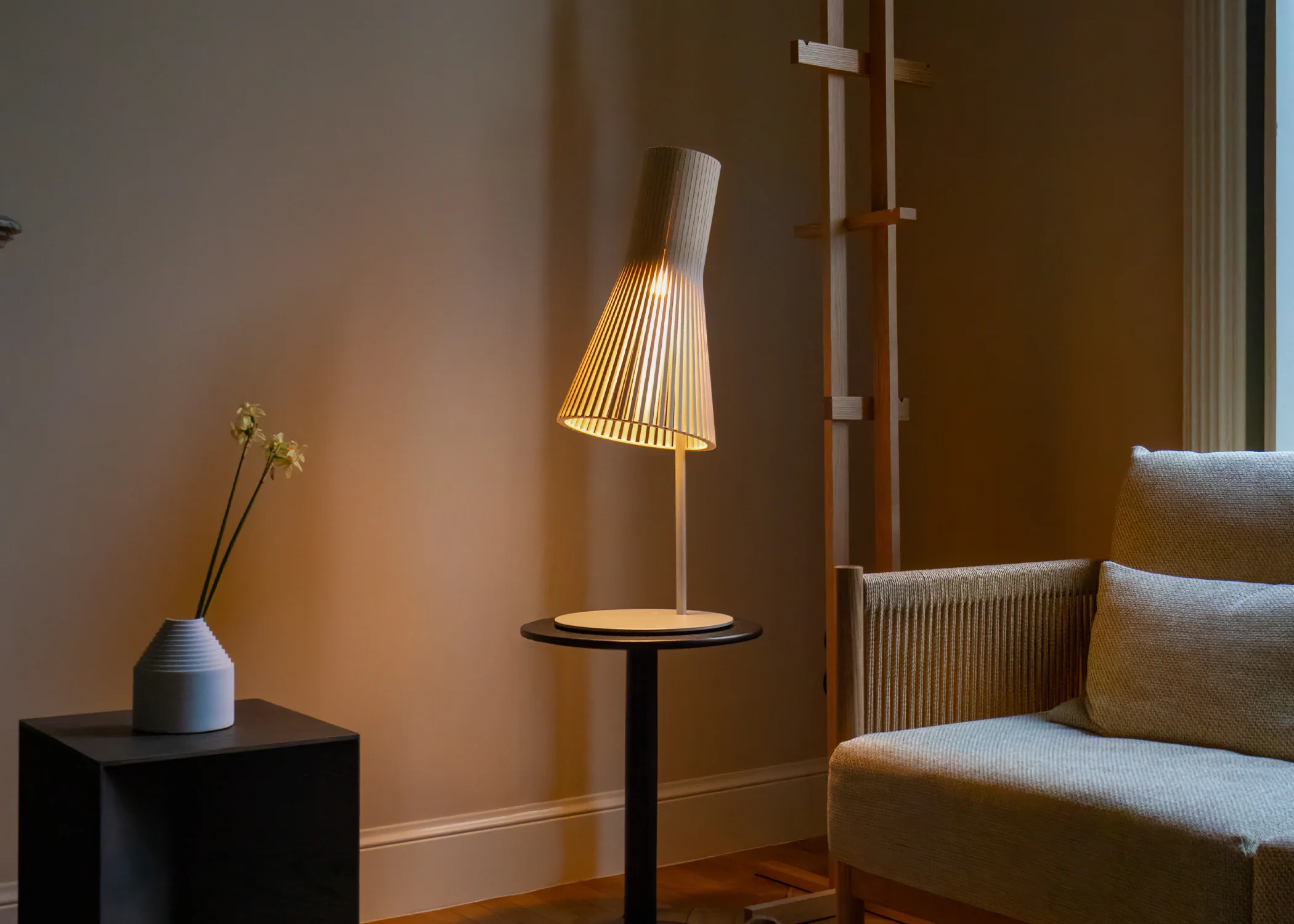 Secto 4220 Table Lamp - Birch - Image 3