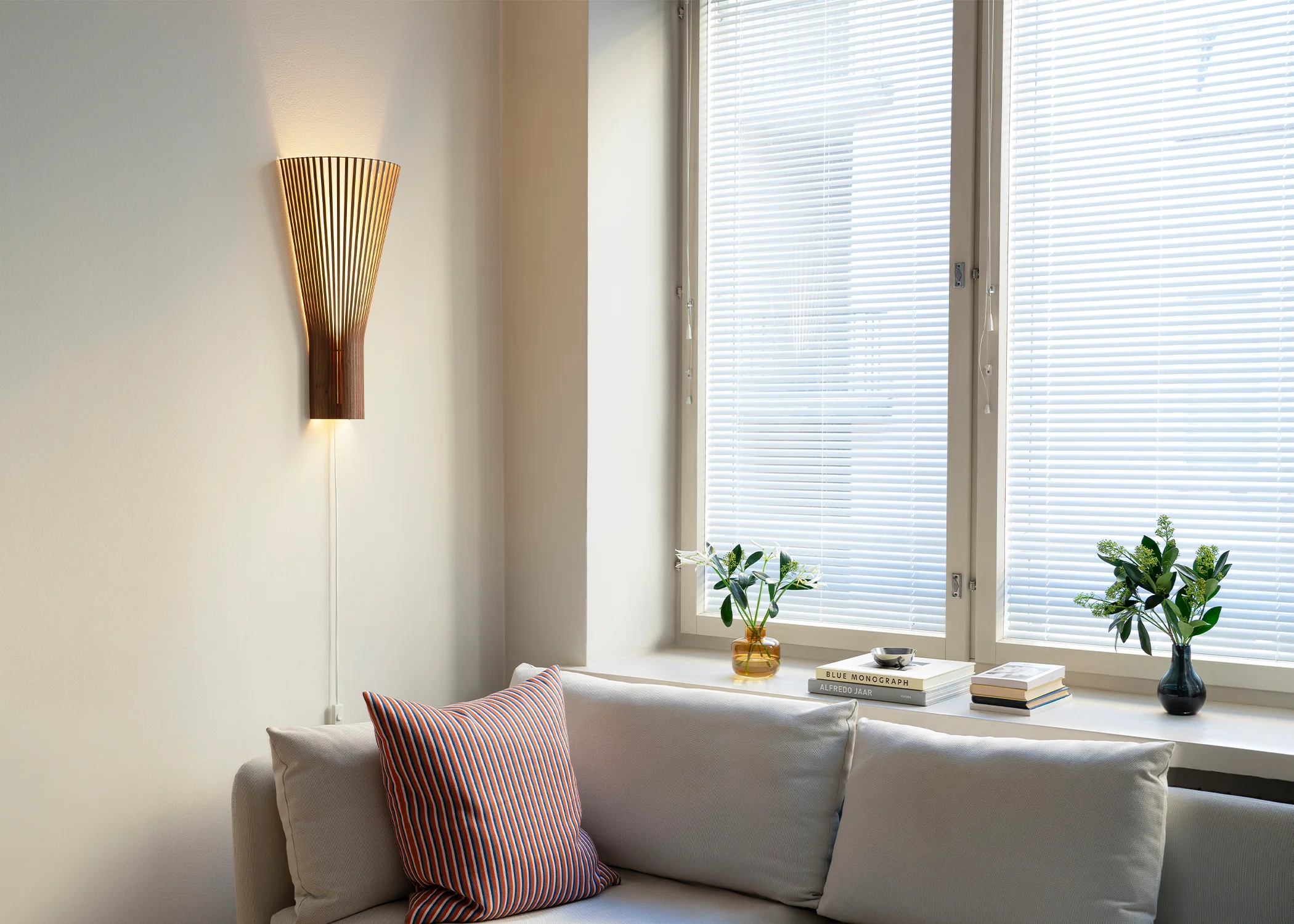 Secto 4230 Wall Lamp - Walnut - Image 3
