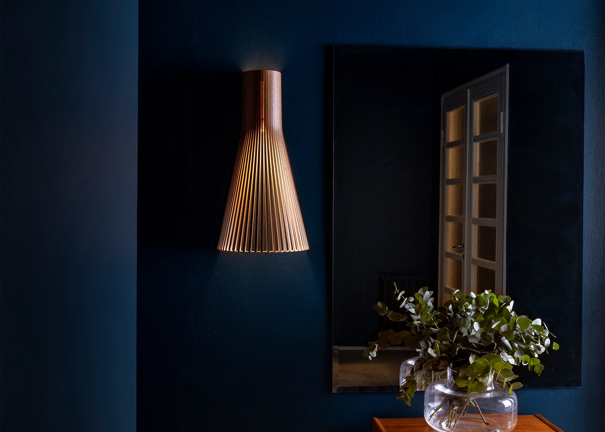 Secto 4230 Wall Lamp - Walnut - Image 4