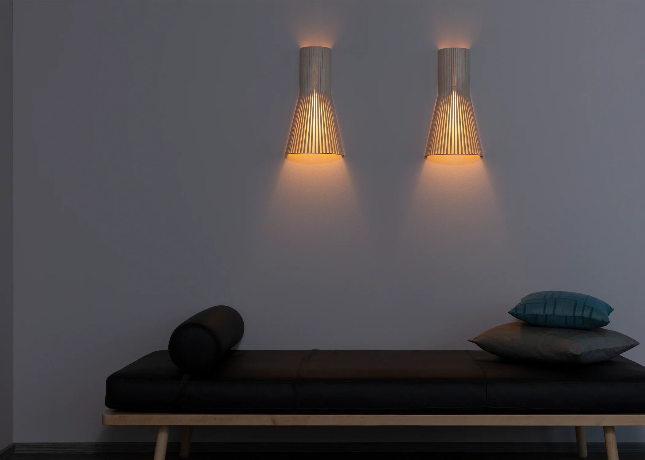 Secto 4231 Wall Lamp - Birch - Image 3