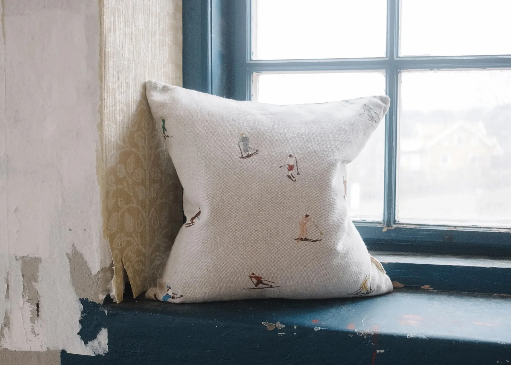 Skier Cushion Cover - Image 4