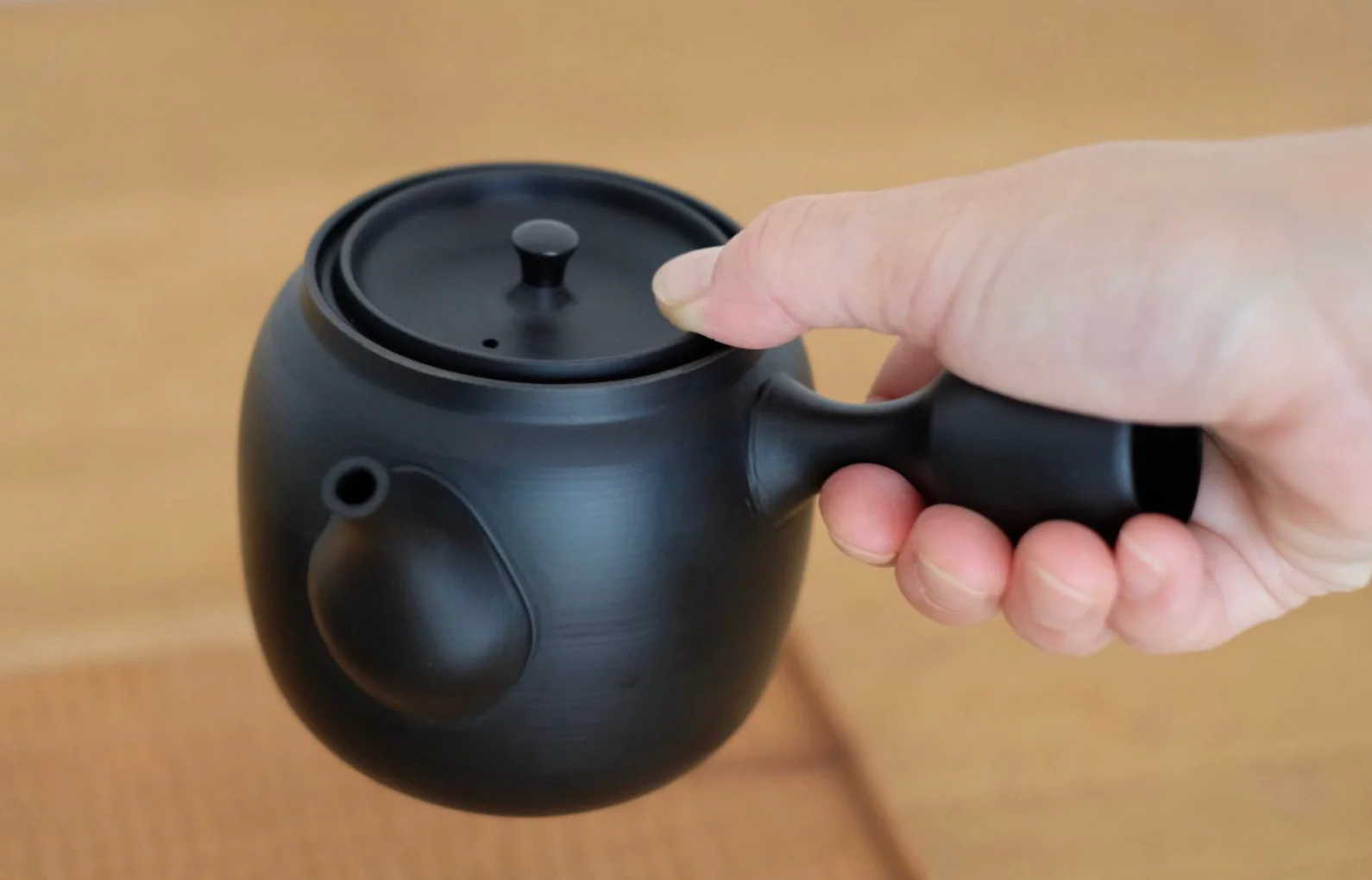 Susumu Tall Tea Pot - Image 4